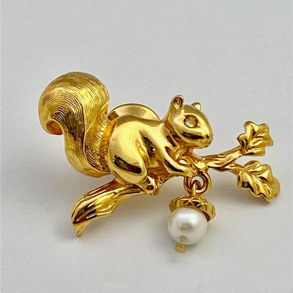 Squirrel with acorn gold tone pin fitted with chain for backup of pin